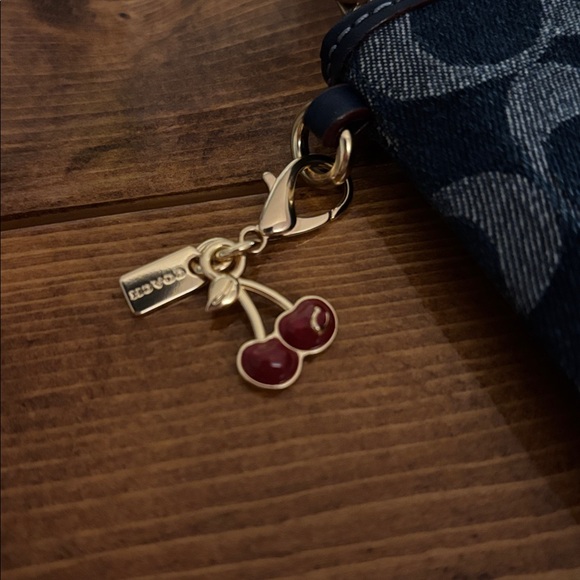 NWT Coach Corner Zip Wristlet in Signature Denim - Picture 3 of 5